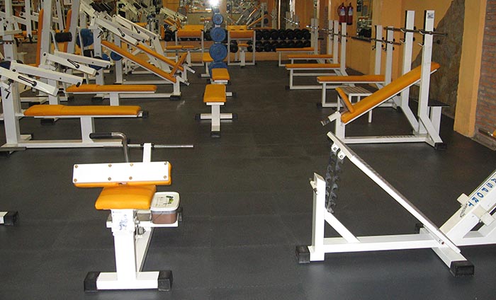 Losetas de PVC - Suelo sala de pesas - Traficline