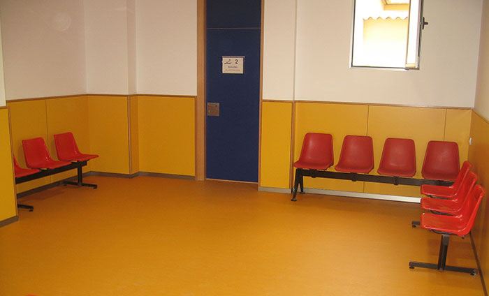 Suelo-para-sala-de-espera---Suelo-hospitales---Infinity