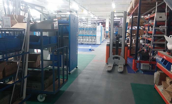 Suelo almacen industrial - Losetas PVC - Traficline