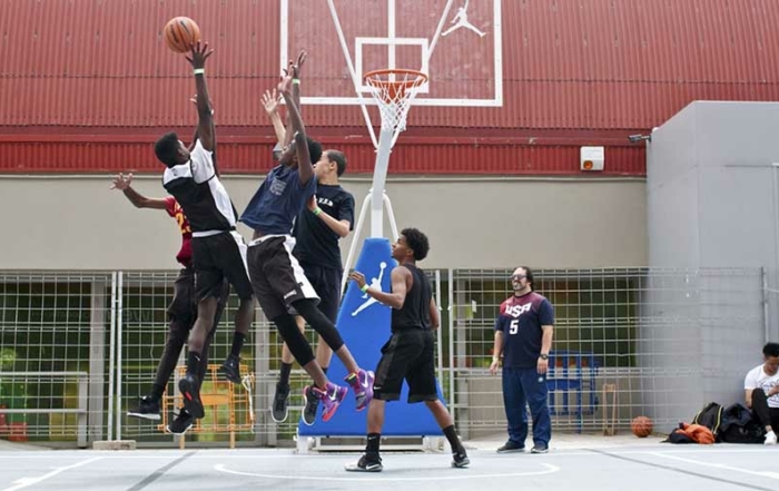 Suelo-pista-baloncesto-Losetas-pista-basquet-bergo-Multisport
