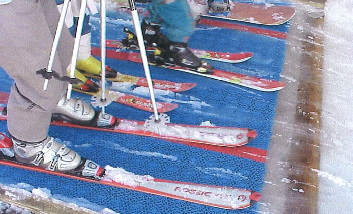 pavement-plastic-telesillas-bergo