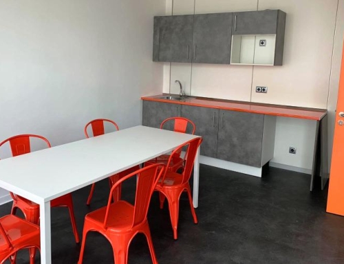 Decolock, un suelo limpio y decorativo para un comedor de empresa