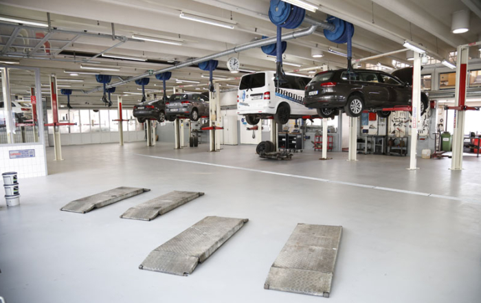 Pavimento Modulfix en taller de coches