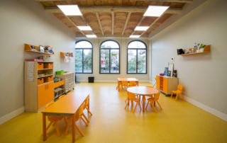 Suelo colegio amarillo Acoustyl