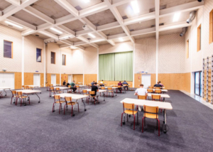 Loseta modular Easyprotec para proteger suelo gimnasio en eventos o exámenes principal
