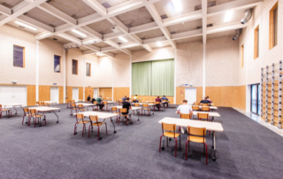 Loseta modular Easyprotec para proteger suelo gimnasio en eventos o exámenes principal