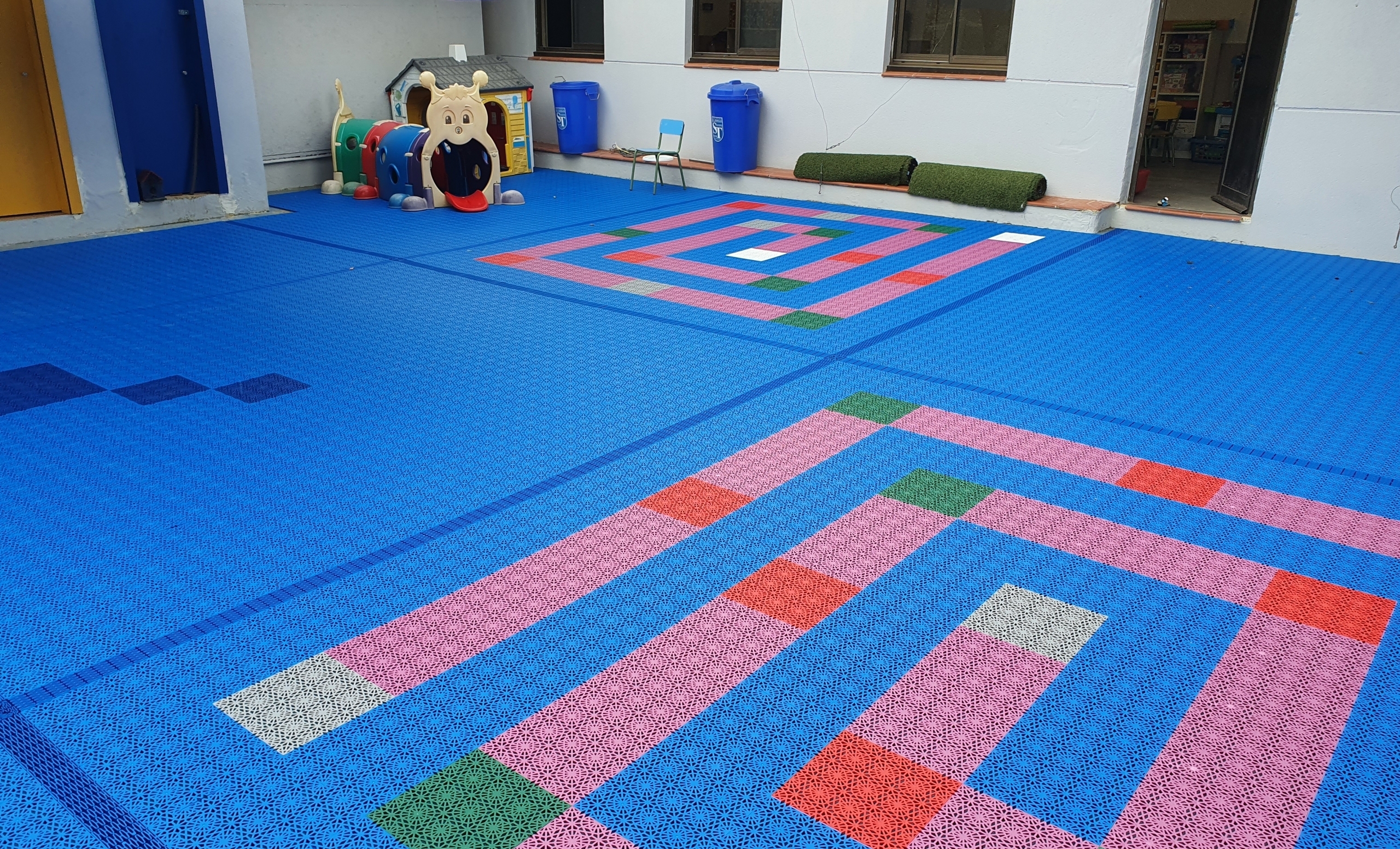 revestimiento para patio escuela