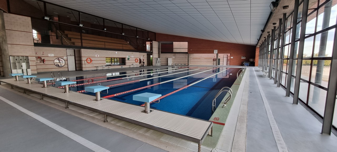 piscina interior con suelo antideslizante piscina interior con suelo antideslizante