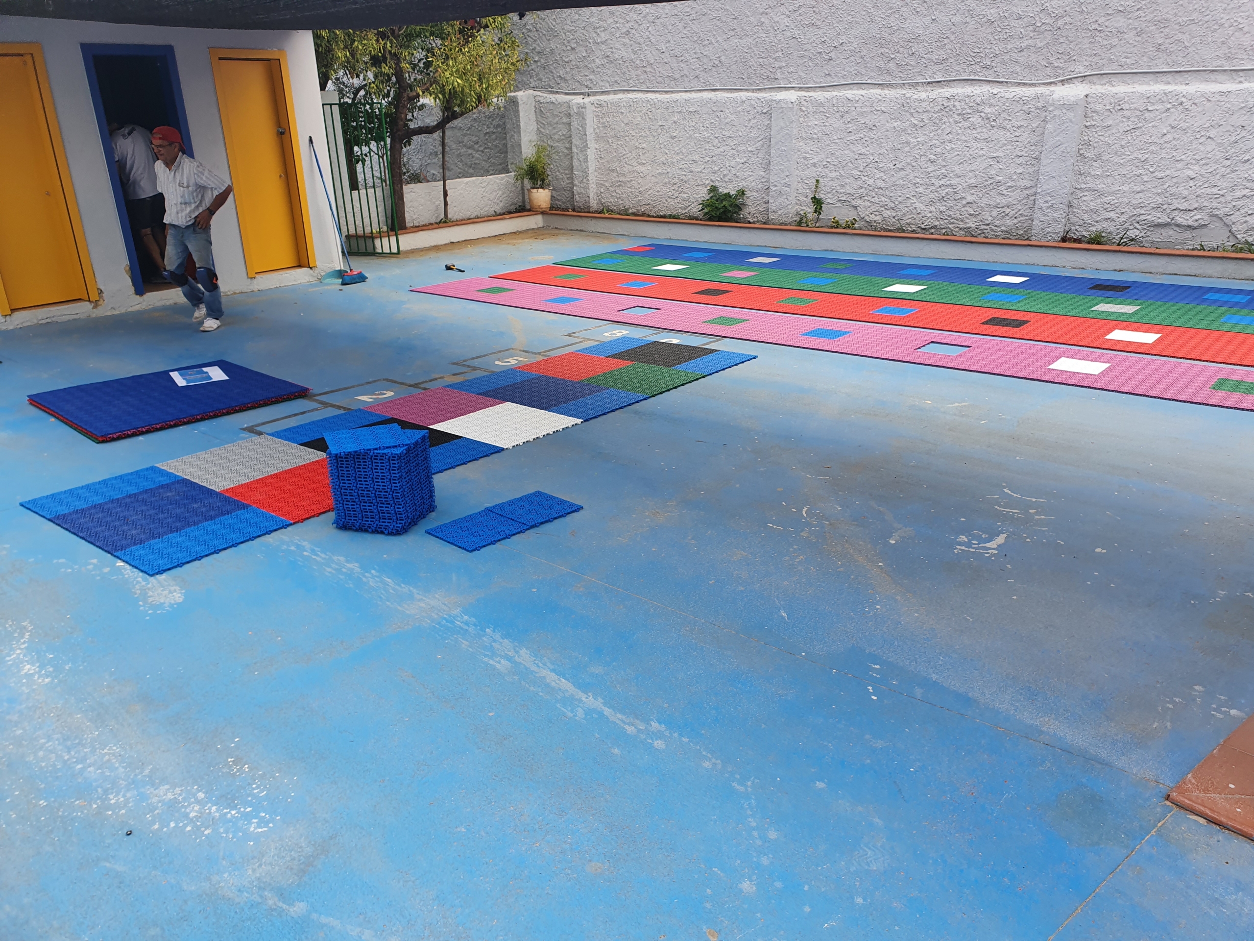 instalación de revestimiento para patio de colegio instalación de revestimiento para patio de colegio