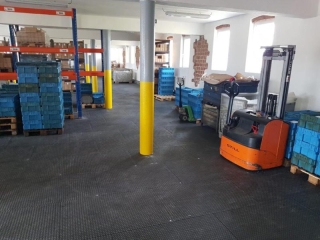 placas-industriales-interior-exterior-suelo-almacenes-con-humedad-Ultra-43
