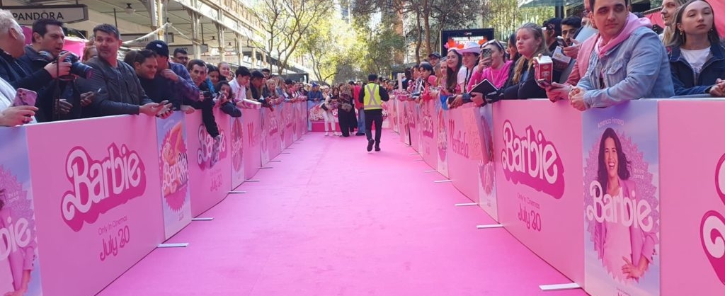 Moqueta Rosa para el Estreno de una película - Velvet moqueta-para-eventos-cinematográficos-barbie-rosa-fucsia
