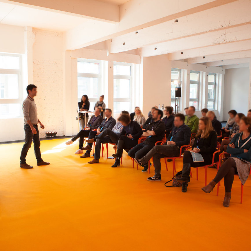 Moqueta Naranja para Exposiciones - Velvet suelo-para-conferencias-expoisiciones-moqueta-naranja-velvet