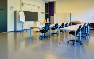 Baldosa de caucho Podium en sala de clase
