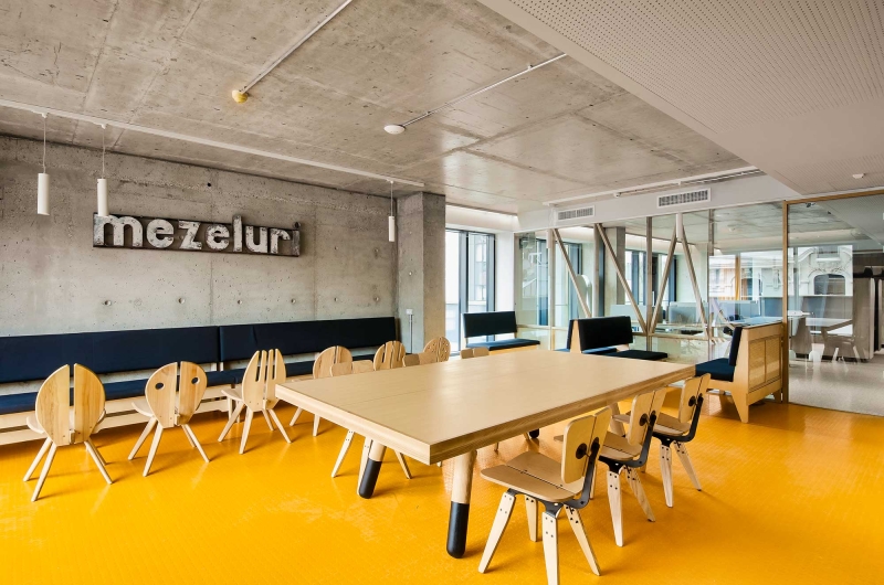 Pirelli-type rubber tiles in offices
