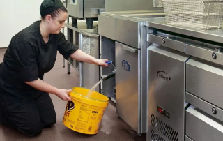 Suelo vinílico Suprasafe 25 R12 para evitar resbalar en zonas con líquidos y grasas